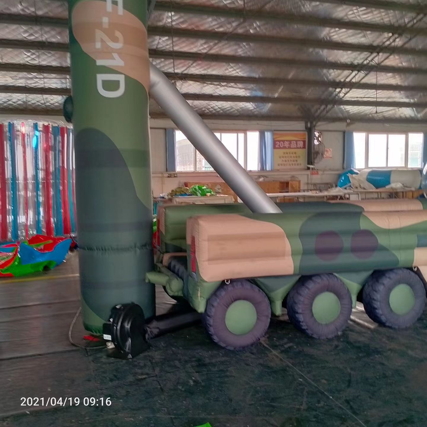 蔚县军事演习中的充气目标车辆：模拟发射车雷达车坦克飞机